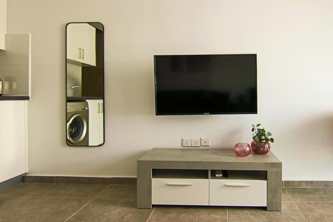 Phaedrus Living: Seaside Luxury Flat Athina 115 Apartment Paphos Bagian luar foto