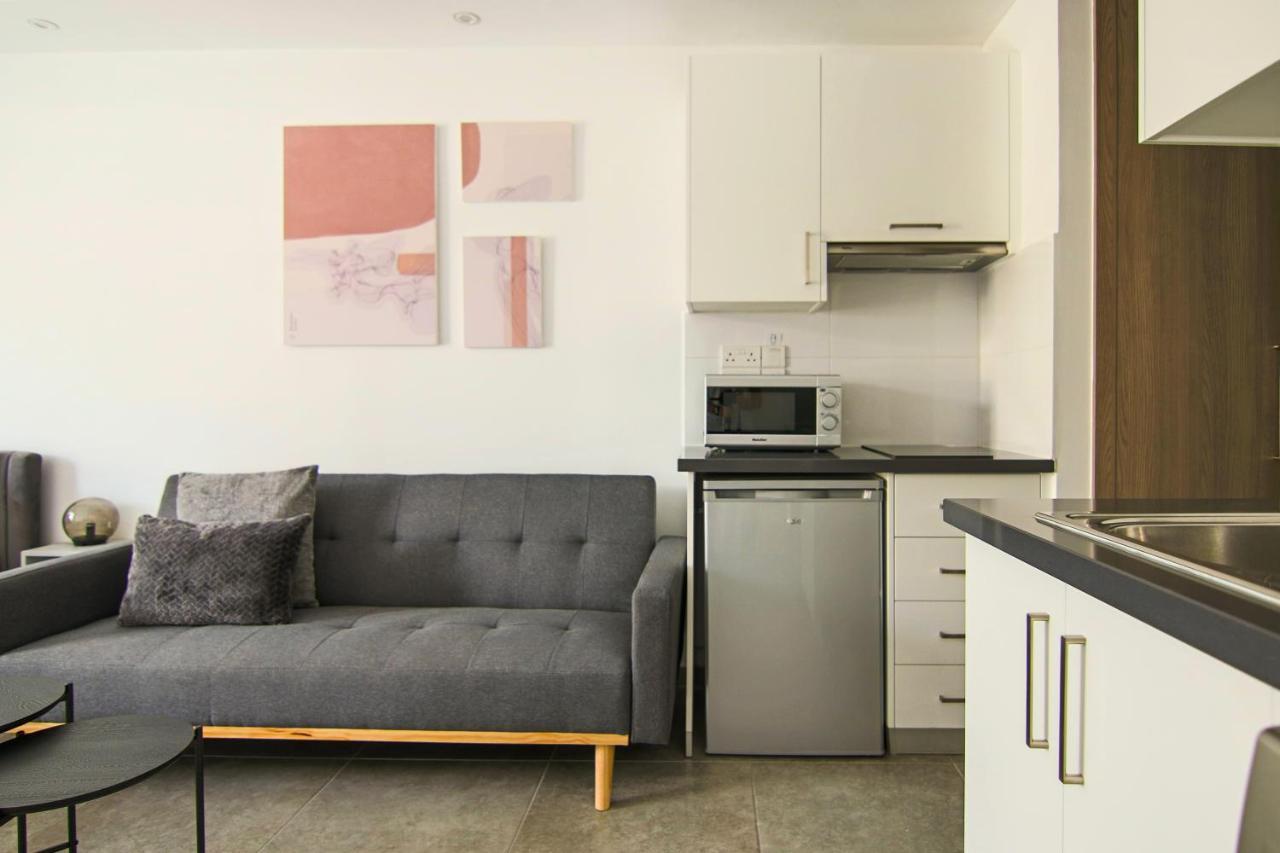 Phaedrus Living: Seaside Luxury Flat Athina 115 Apartment Paphos Bagian luar foto